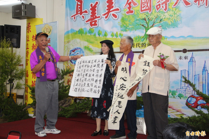 全國詩人聯吟苗栗登場 200詩詞雅士齊聚埋首創作