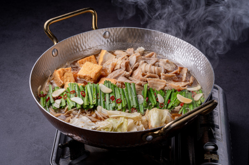 博多冬季及聚餐時不可或缺的經典鍋物「牛腸鍋」。（大倉久和大飯店提供）
