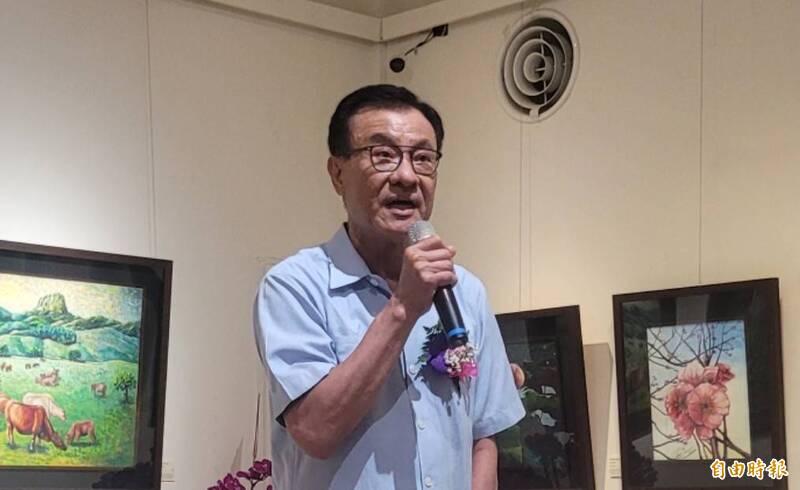 海基會董事長蘇嘉全南下參加夫人的畫展。（記者葉永騫攝）