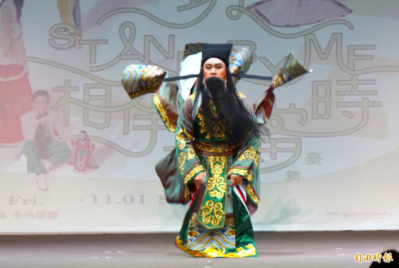 薪傳歌仔戲劇團鄭力榮師承呂瓊珷演出《滿江紅》飾演秦檜。（記者董柏廷攝）