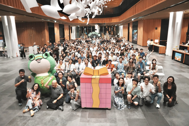 南市圖首度挑戰24小時不休館 近200人一同「夜讀」