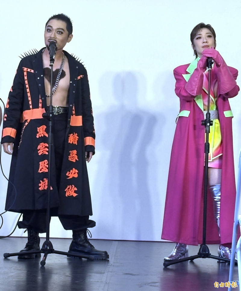 飛鏢化身人間「ㄒㄩㄥ」器！蔡浩天操刀《飛賊夜來香》服裝玩出惡趣味