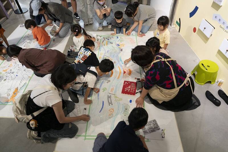 文字變好玩!國美館親子展 「拆字、拓印、創作」一次玩