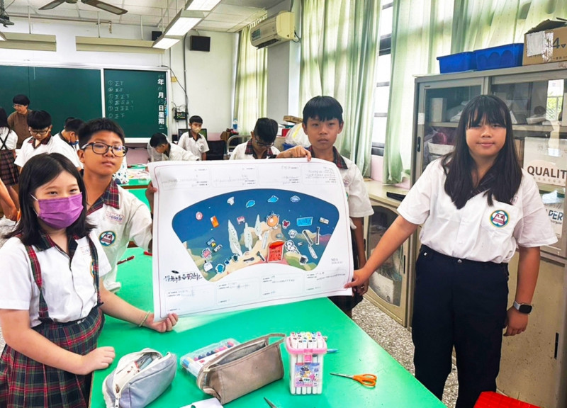 九德國小的學生們合力完成作品。（市府提供）