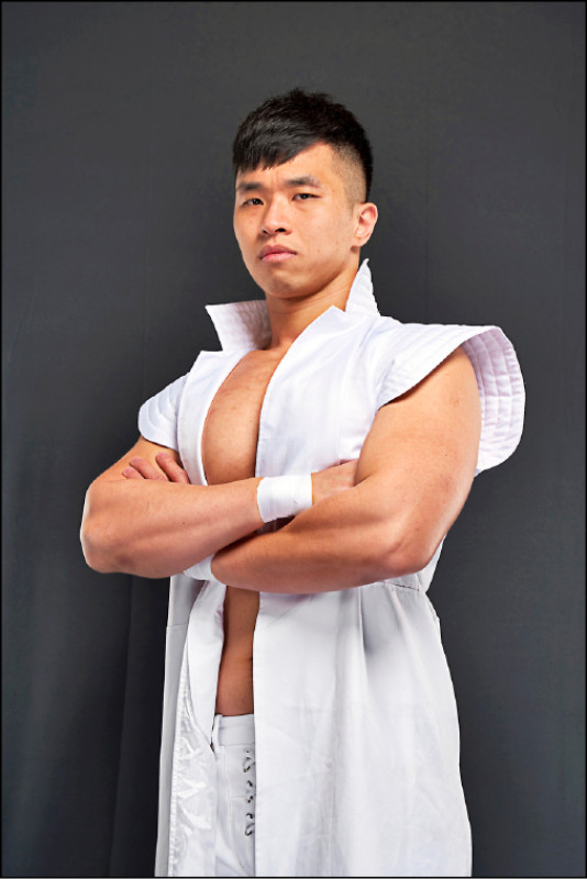 【藝週末．另類表演藝術】如果摔角是表演，什麼故事在進行？─專訪職業摔角選手HAKKA