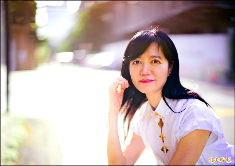 【藝週末．藝週推薦紀錄片】將正向的泡泡往外吹─訪夢田蘇麗媚與駱以軍 談「滾動的詩 音樂紀實」紀錄片