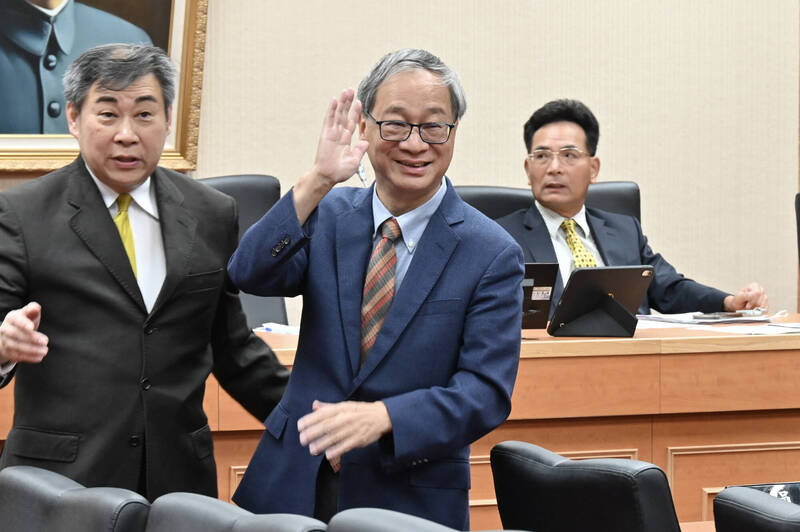 上任第2天首度備詢  文化部長李遠：開夜車讀資料