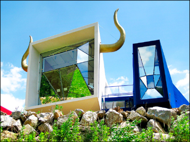 【藝週末．建築行旅】打破框架 結合現實與幻想─韓國塗鴉建築師Moon Hoon