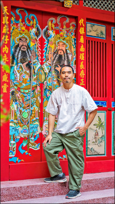 【藝週末．藝週美術人物】寺廟，是博物館也是美術館─專訪傳統彩繪藝師黃雉原