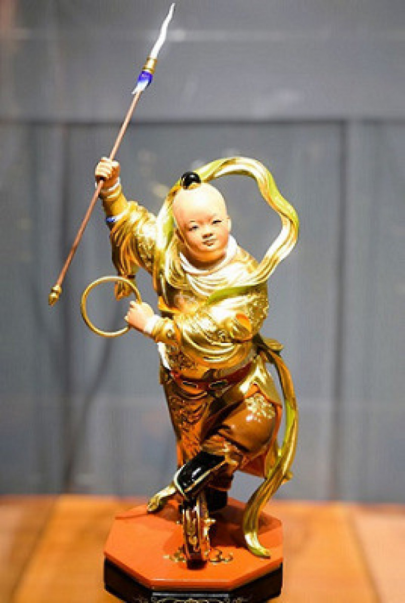 兼融各派自創一家  「唐興閣」黃德勝粧佛細膩傳神