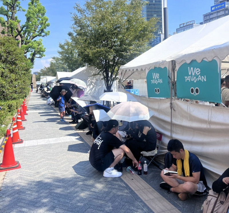大阪台灣市集最終日35度豔陽下排6小時  文總：有人早上9點就來