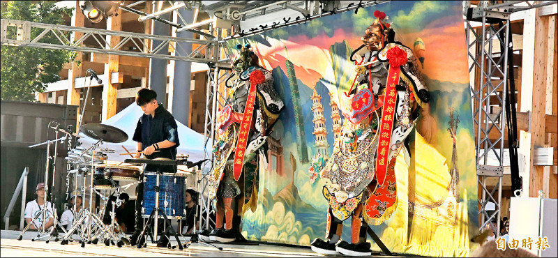 【藝術文化】「島嶼之聲」世博演出遭打壓 神將站台護國旗 被叫響的台灣不可能抹滅