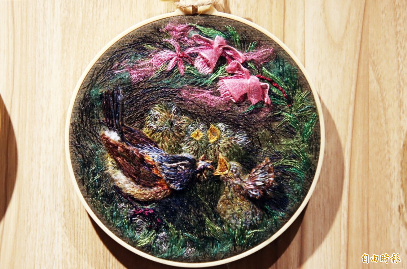融合傳統與創新呈現阿里山特有生物  朴子刺繡首獎巧奪天工