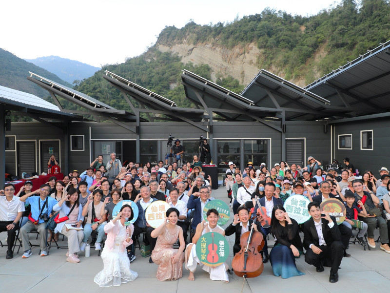 在曾文水庫峽谷和老鷹一起聽音樂會  十鼓擊樂團今接力登場