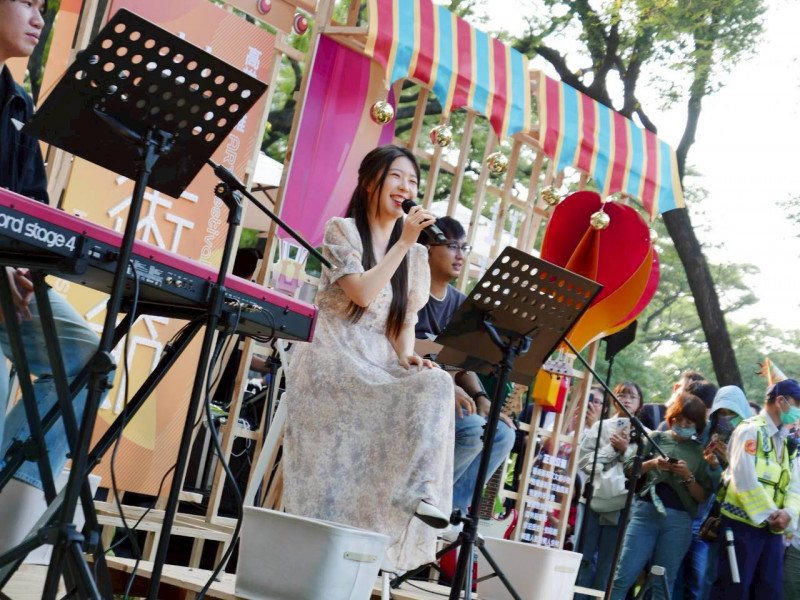 「高雄苓雅藝術節」韓國女歌手金琳獻唱  互動式藝文展演吸引民眾同樂