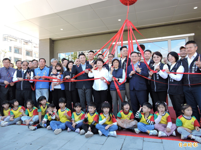 中市溪東圖書館啟用   全市唯1可預約自動借書區及唯2設咖啡座的圖書館