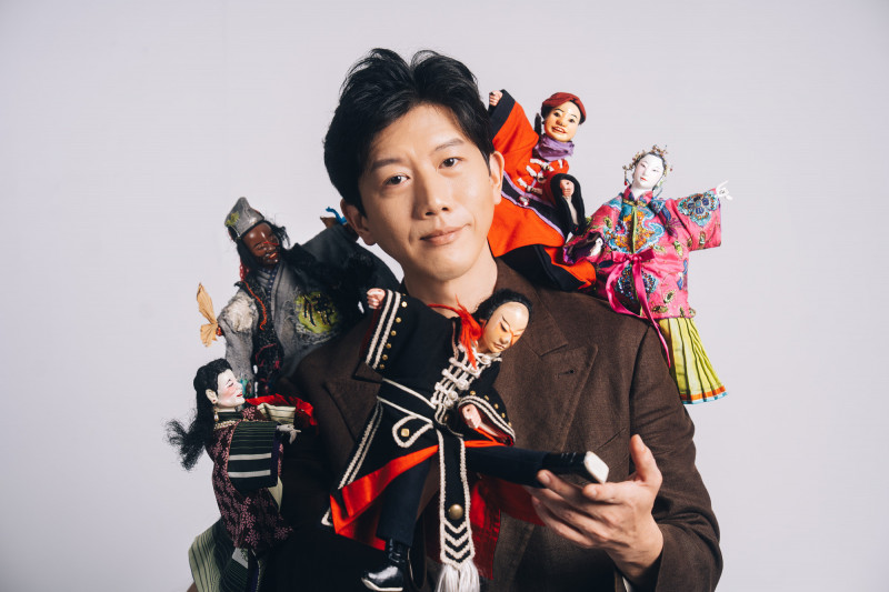 莫子儀挑戰演技天花板！1人分飾7角接手經典《白色說書人》 雙聲道切換