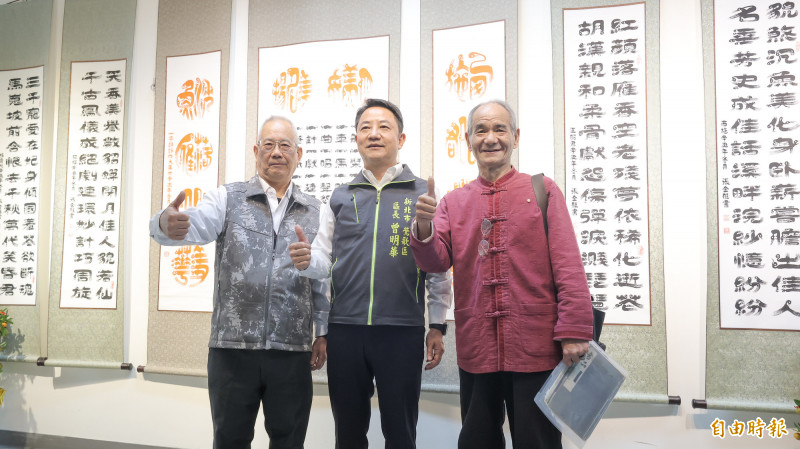 「鳥蟲體」罕見書法在鶯歌區公所展出 書法家張金好兄弟觀察鳥類特徵揮毫美作