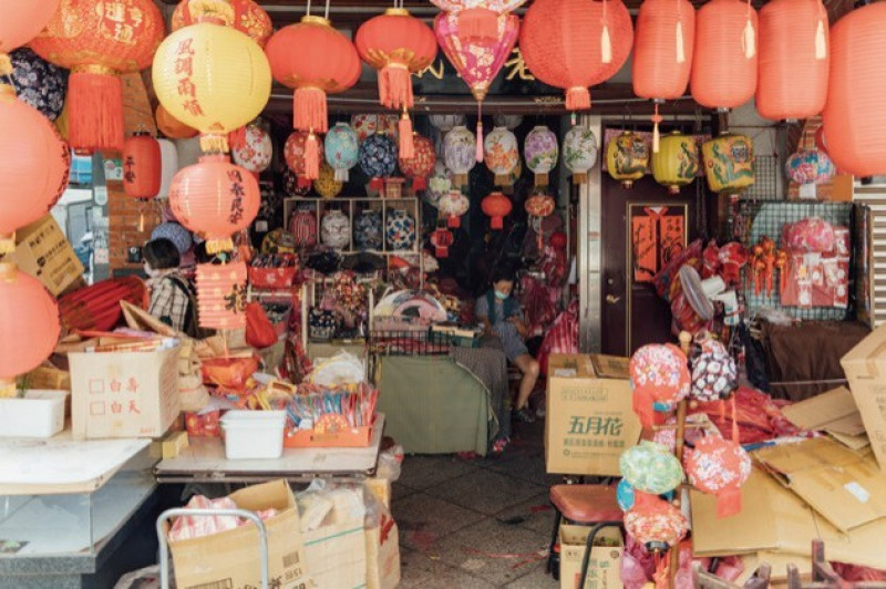 有一種濾鏡叫「台灣」！從肉臊飯到早餐店紅椅都是亞洲新時尚 21位名家合寫《台灣感性》 