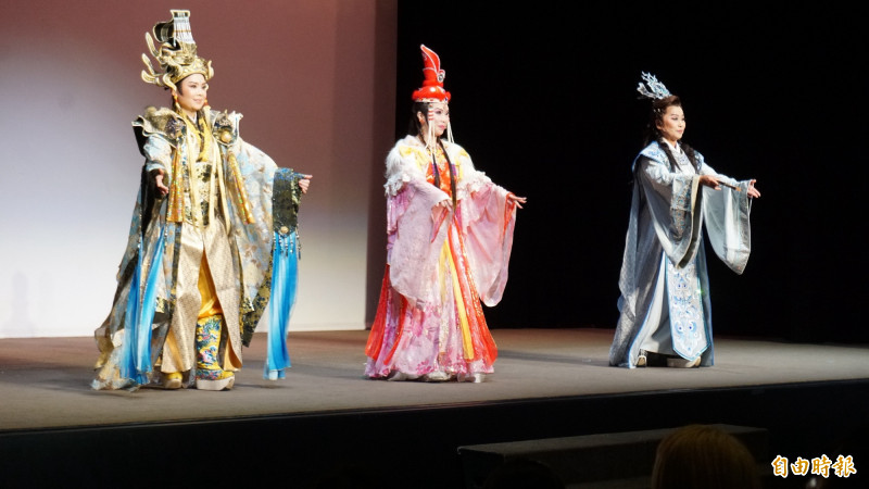 戲曲界導演專題來了！明華園家族聯手再現「陳勝國」3大戲 見證講戲先生變導演之路