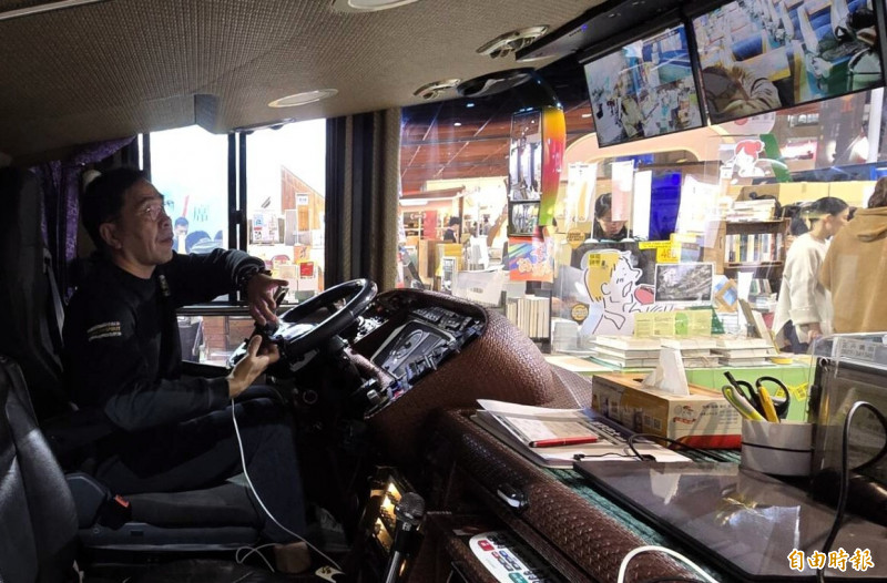 年年打破眾人想像  讀字遊覽車開進公民書區   司機視野超驚奇