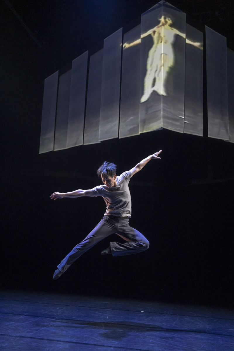 從許仙跳到五十肩！舞蹈家吳義芳揭露「挺身」密碼 公視《藝術很有事》直擊舞蹈家與骨刺共舞的日常