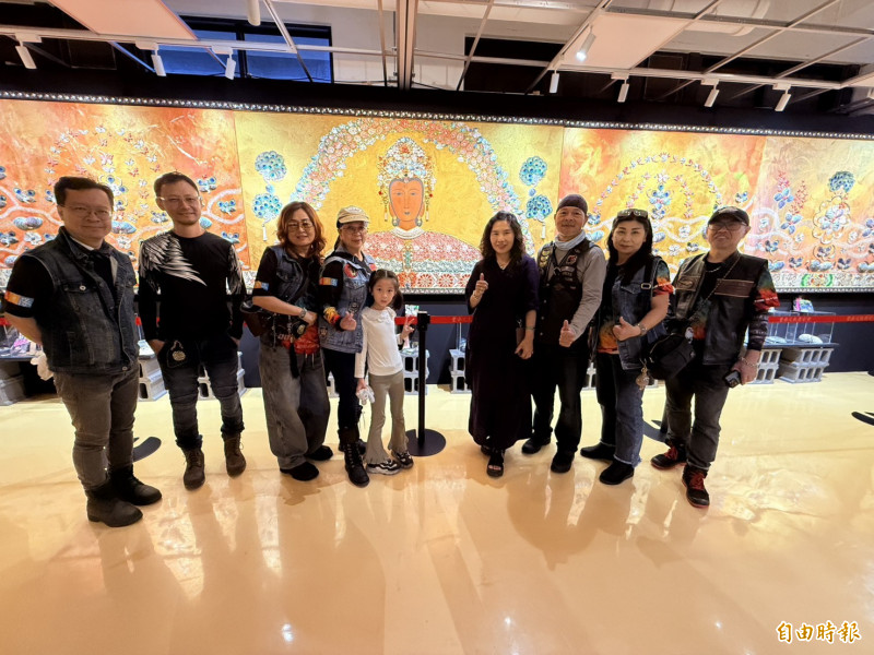 「媽祖畫家」魏幼惠121幅媽祖畫作展出 60輛哈雷機車奔雲林看展