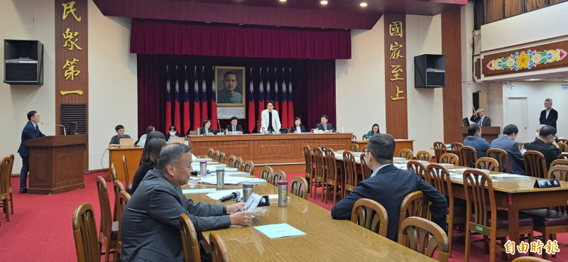 看胡元輝走到備詢台的距離很心酸  李坤城：立法院的荒謬
