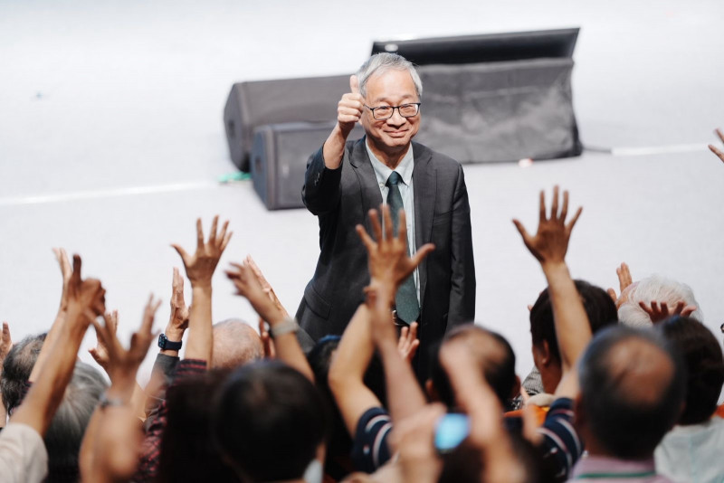 掌聲無聲卻有力量 李遠憶聾人藝術家陳庭詩 讚顧玉山將手語提升為文化