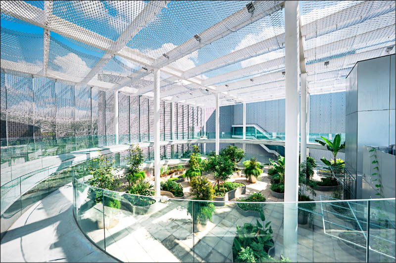 【藝術文化】越南藝術家阮英俊「無界花園」 32座植栽浮島串起移民記憶
