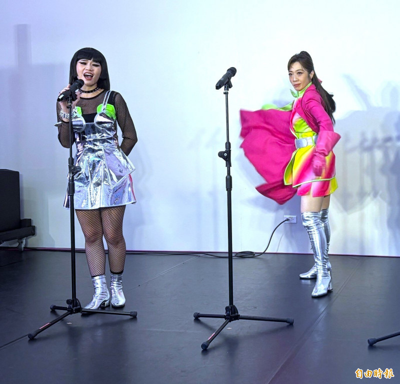 飛鏢化身人間「ㄒㄩㄥ」器！蔡浩天操刀《飛賊夜來香》服裝玩出惡趣味