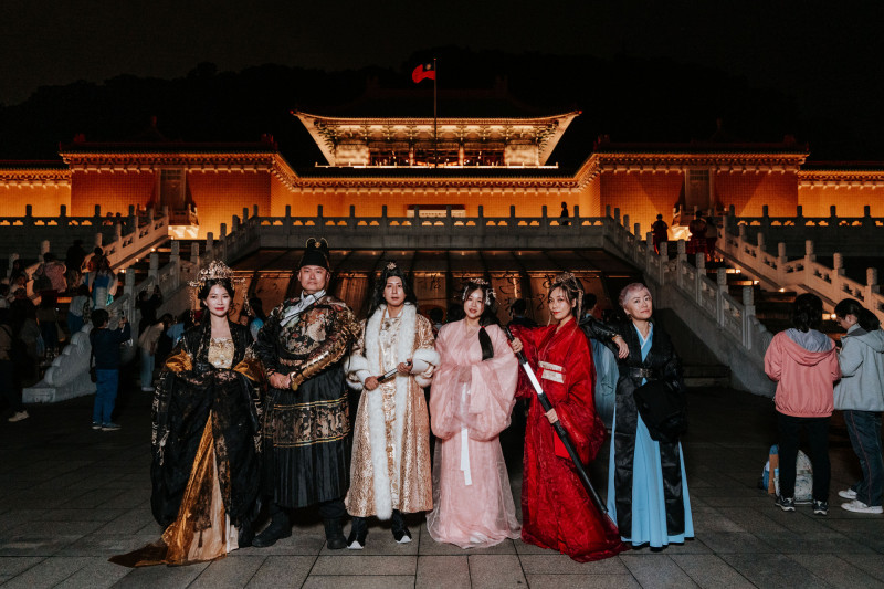 穿上郎世寧〈百駿圖〉進北院  故宮之夜體驗宮廷生活玩盲猜