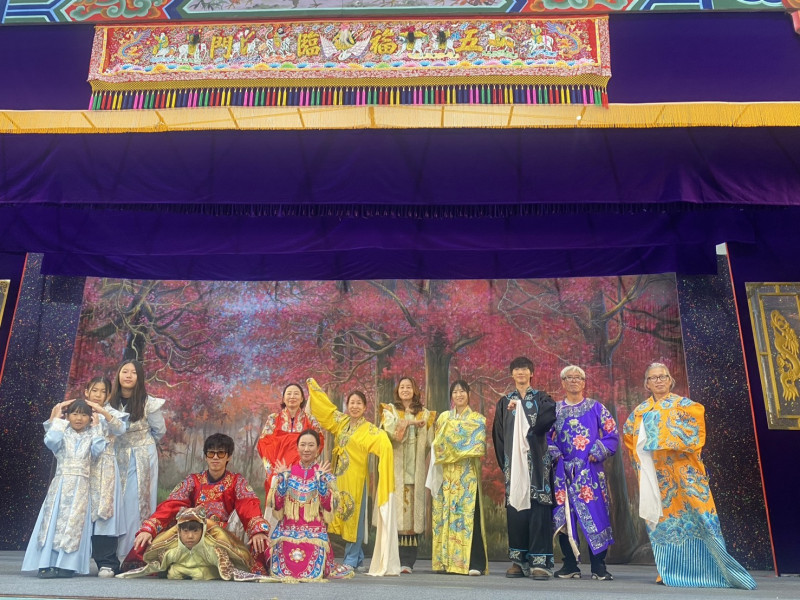 南瀛國際民俗藝術節  南韓平澤農樂團穿戲服體驗歌仔戲文化