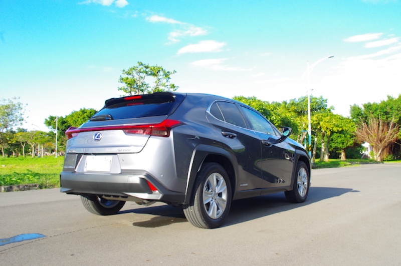 Lexus UX 250h