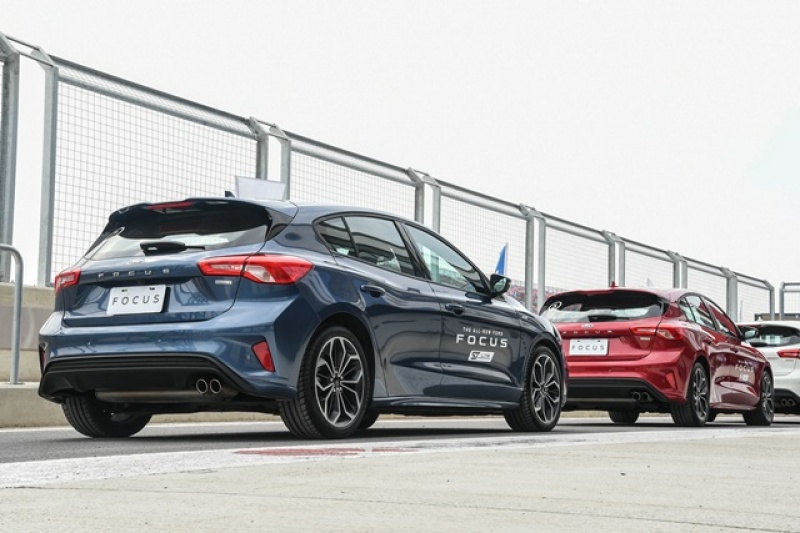 FOCUS ST-LINE