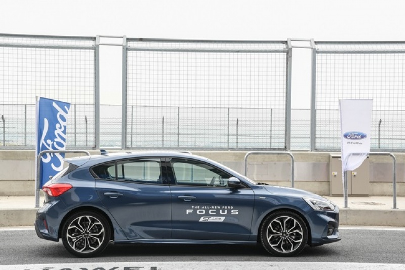 FOCUS ST-LINE