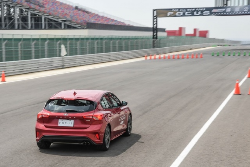 FOCUS ST-LINE