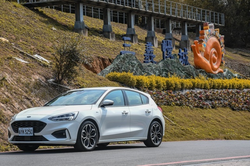 FOCUS ST-LINE