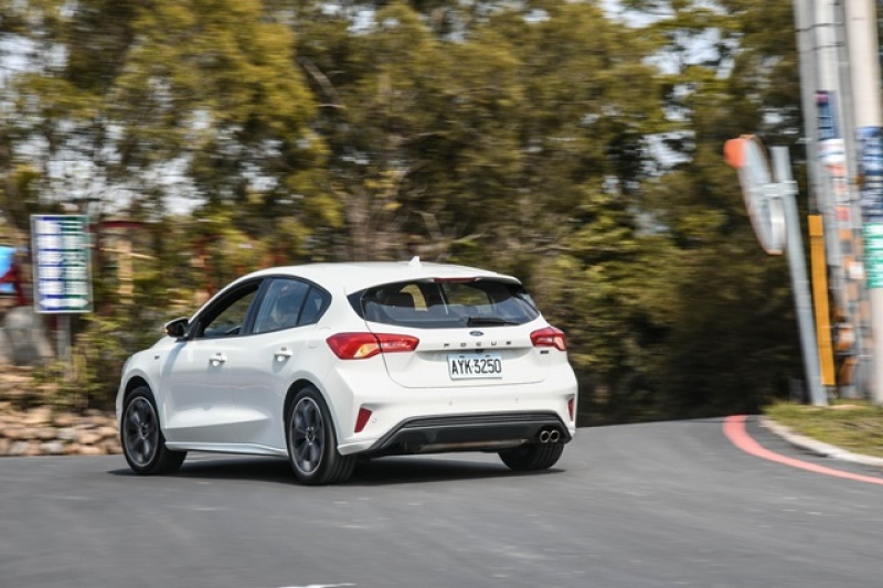 FOCUS ST-LINE