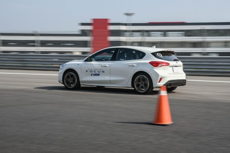 FOCUS ST-LINE