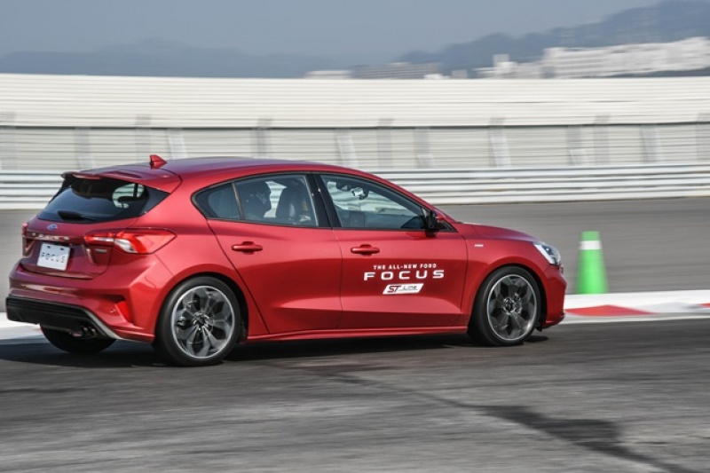 FOCUS ST-LINE