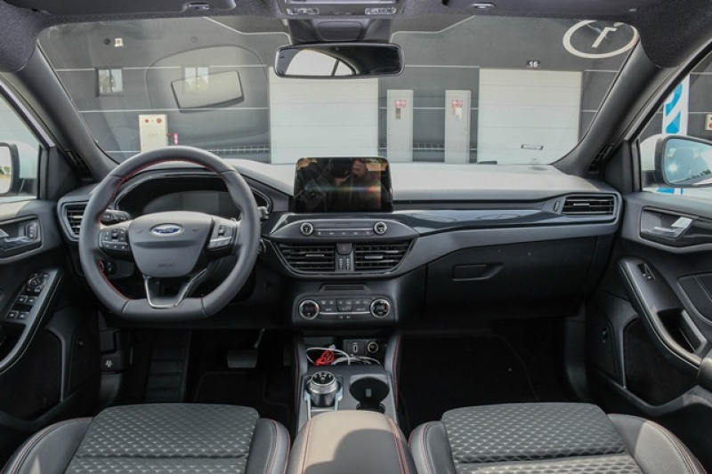 FOCUS ST-LINE
