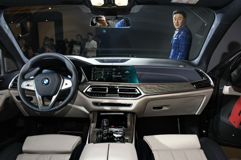 BMW X7