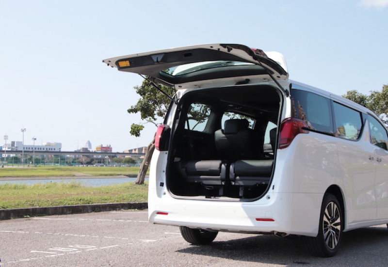 Toyota Alphard 強化小改款