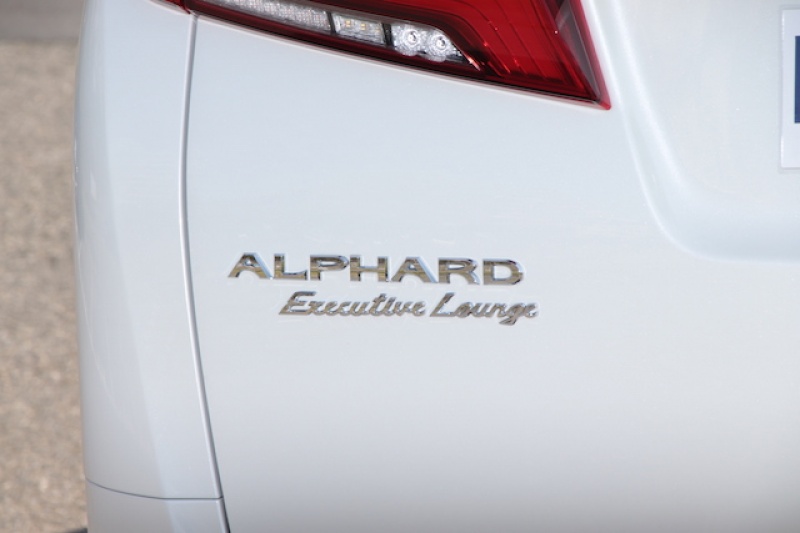 Toyota Alphard 強化小改款
