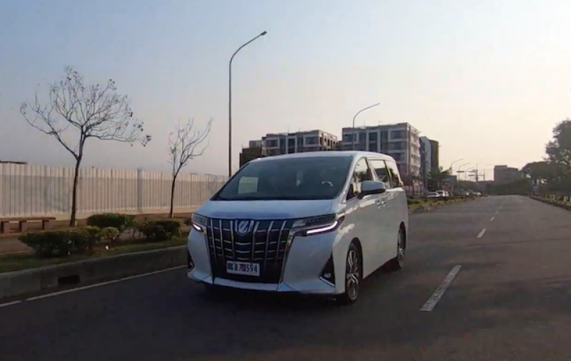 Toyota Alphard 強化小改款