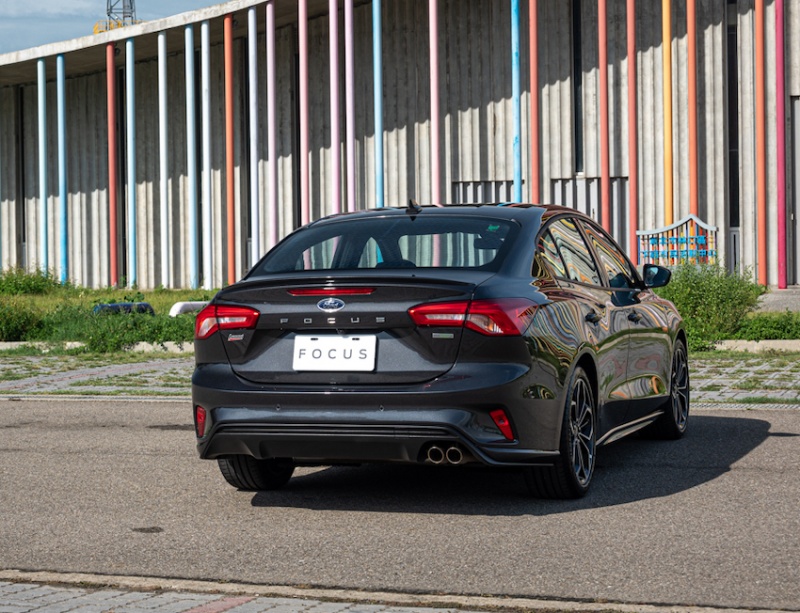 Ford Focus 四門 ST-Line Lommel