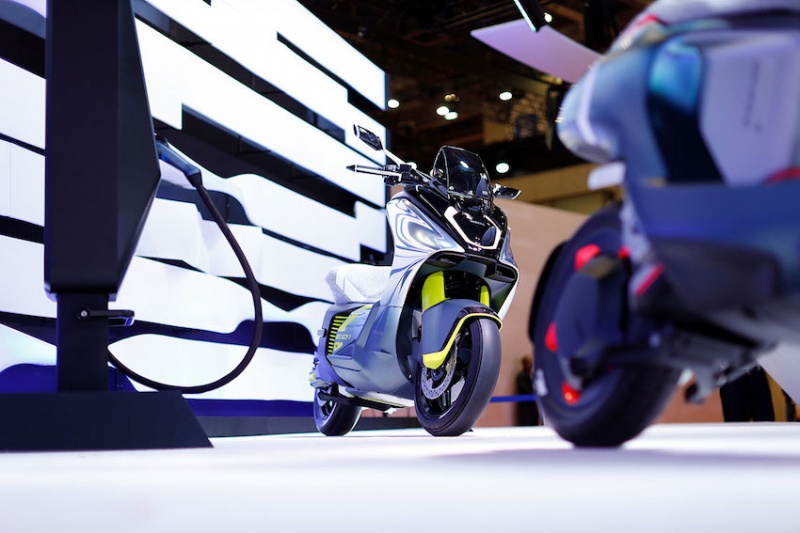 Yamaha E01