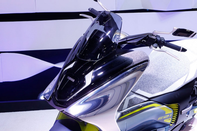 Yamaha E01