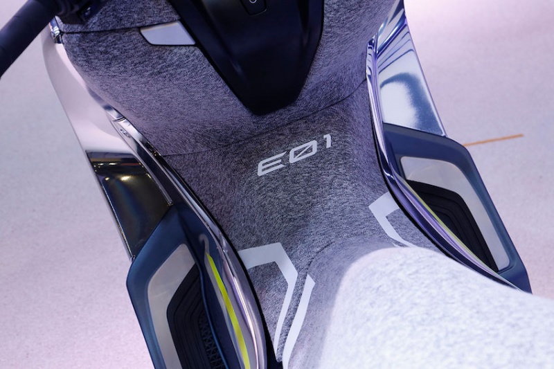 Yamaha E01